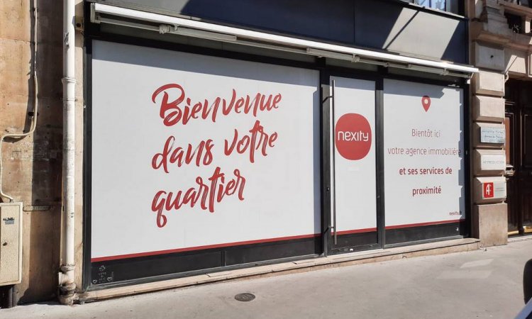 Film sur mesure pour vitrine en travaux à Paris - PRAZDO